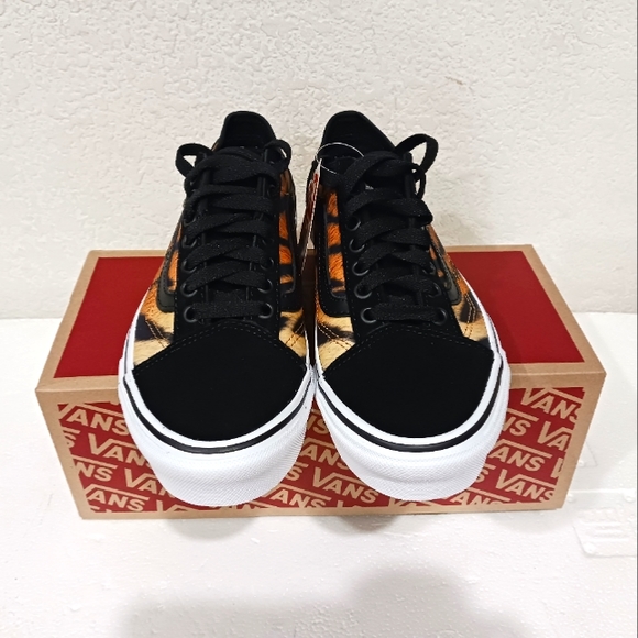 Vans - Picture 3 of 4